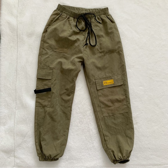 SHEIN | Army green utility cargos - Picture 3 of 8
